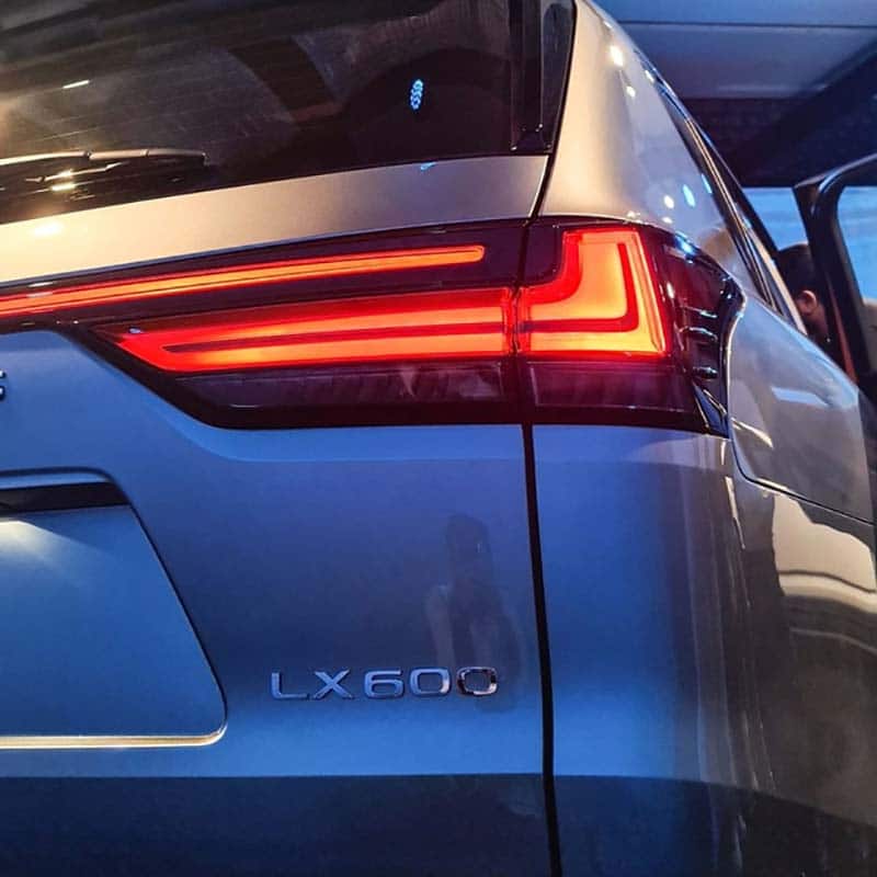 den hau xe lexus lx600 2022 muaxegiatot vn 7 - Giá xe Lexus LX600 2022: giá lăn bánh & mua xe trả góp